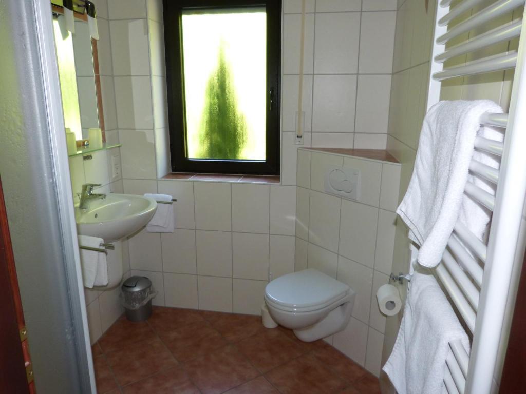 Cafe-Pension Waldesruh Виллинген Номер фото